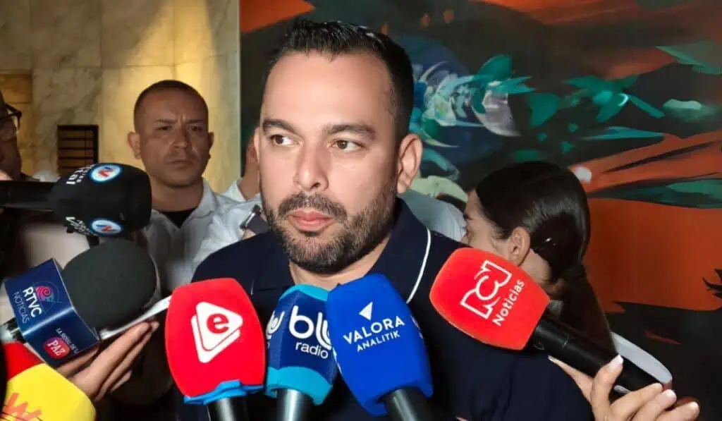 Gobierno Petro ya no asumirá deuda por opción tarifaria; plantea que lo paguen estratos altos Ministro de Minas y Energía, Edwin Palma. Foto: Valora Analitik.