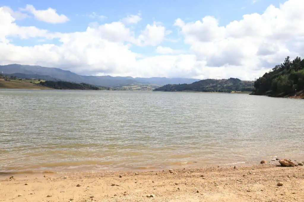 ¿Están las lluvias mejorando el nivel de los embalses en Bogotá?: Autoridades responden Embalse. Foto: cortesía CAR Cundinamarca.