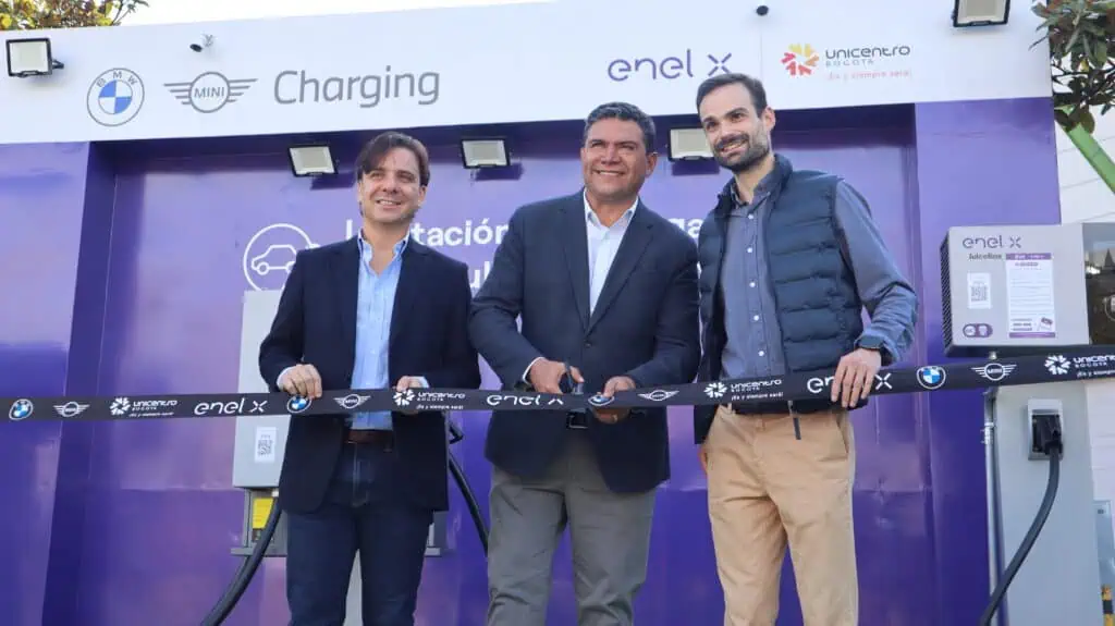Autogermana y Enel X inauguraron nuevo punto de carga rápida eléctrica en Unicentro Bogotá
Inauguración de nueva estación de carga en Unicentro. Foto: cortesía.