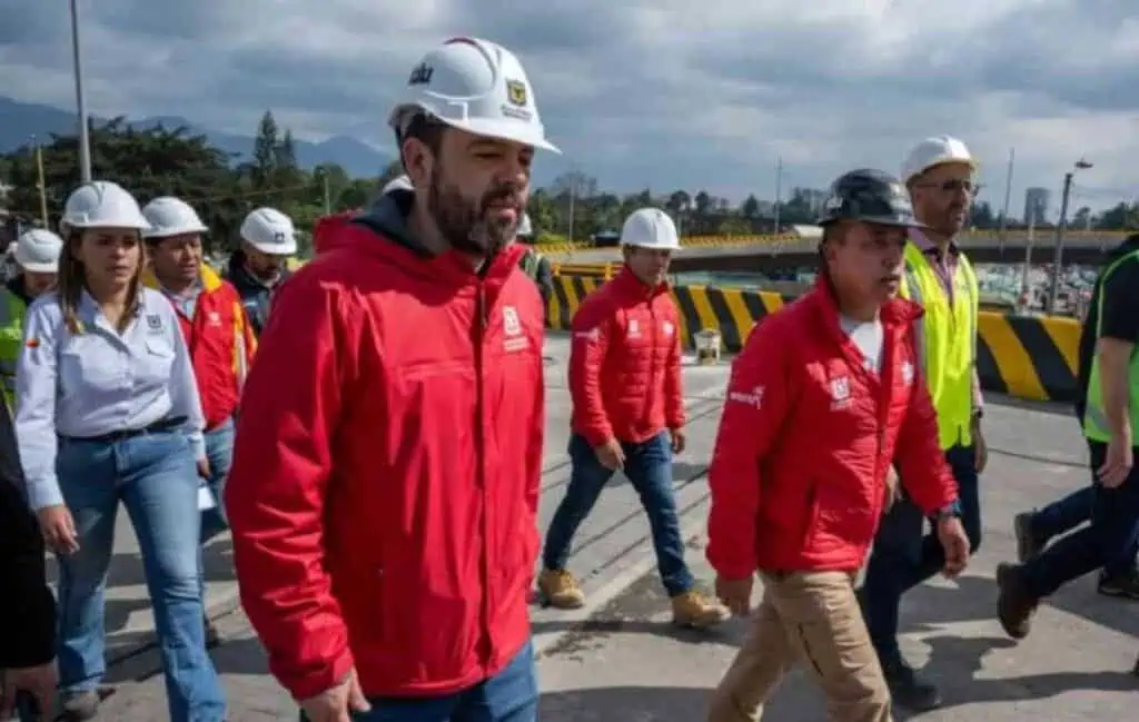 Galán responde si el futuro del metro de Bogotá está en riesgo Galán hizo entrega de los tres puentes de la Avenida Boyacá
