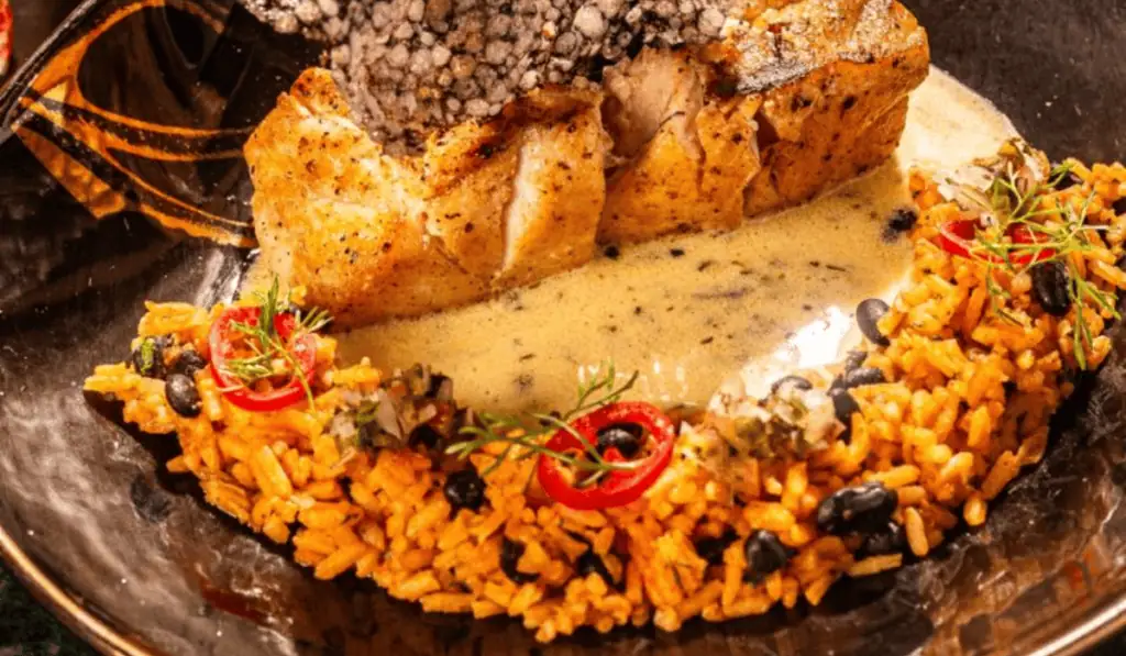 Grupo Serrata abrió en Bogotá un nuevo restaurante mexicano: Estos son los detalles Plato de Gallo Colorado, nuevo restaurante de Grupo Serrata.