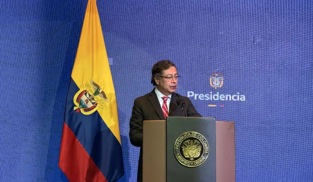 Mejora la imagen favorable del presidente Petro; empeora percepción sobre el sistema de salud Colombia inicia vacunación masiva contra la fiebre amarilla; “Todos deben estar vacunados en dos meses": Petro