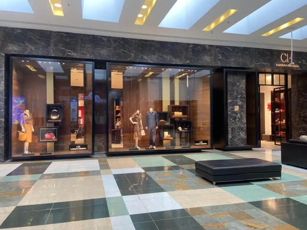 Entrevista | CH Carolina Herrera expone sus apuestas para 2025 en Colombia: ¿Habrá más tiendas? Tienda CH Carolina Herrera en el centro comercial El Tesoro. Foto: cortesía.