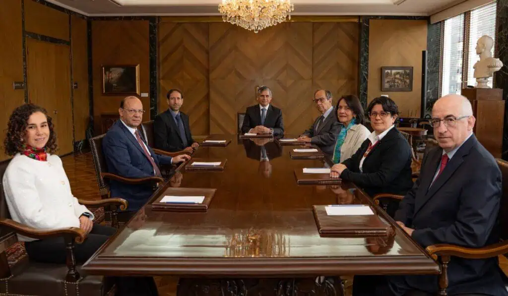 Declaraciones de Petro sobre salario mínimo condicionaron decisión del BanRep sobre tasas de interés Tasas de interés en Colombia