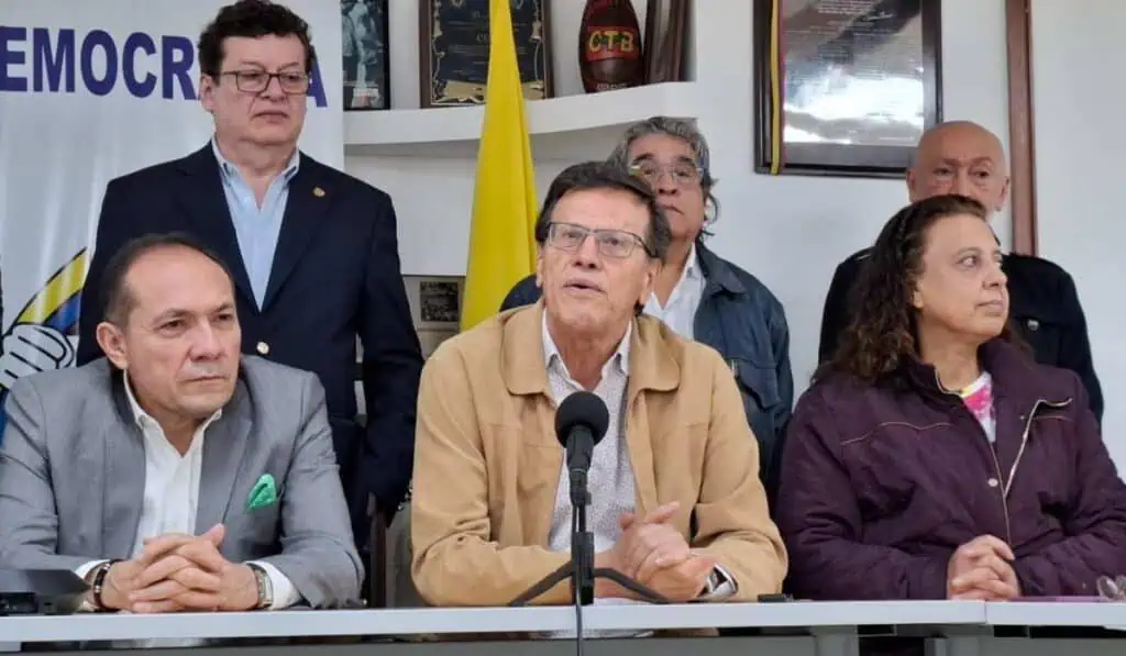 Definen días de marchas tras el hundimiento de la consulta popular Marchas día Cívico en Colombia Centrales obreras y ministro de Trabajo Antonio Sanguino