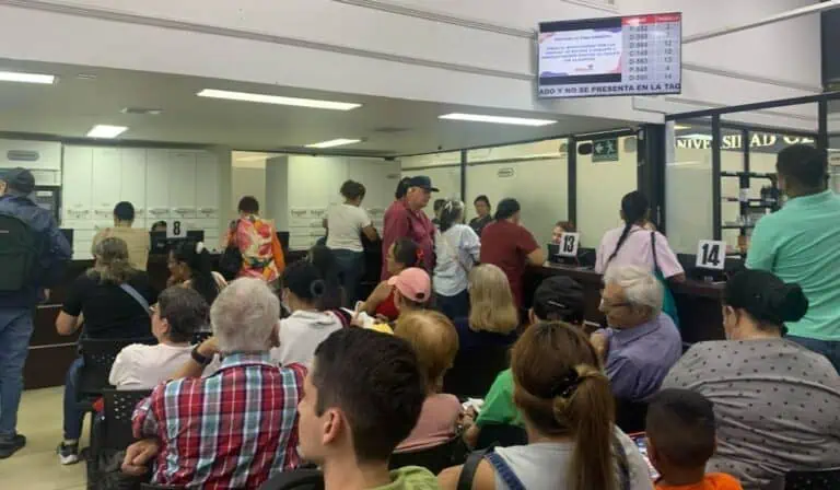 Petro dijo que liquidará las EPS en Colombia que estén en quiebra