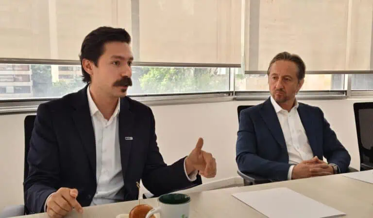 Carlos "Charlie" Correa, CEO de MejorCDT y Luis Eduardo Cuéllar, presidente de Credifamilia