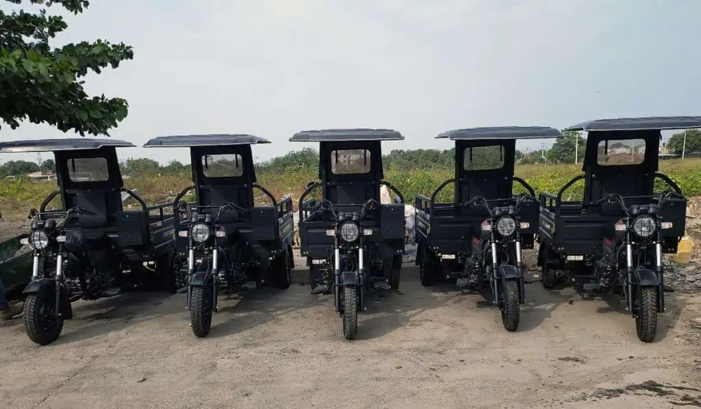 Postobón destinó $1.000 millones para la compra de 31 vehículos: Serán entregados a las asociaciones de recicladores Motocarros Faro Postobón