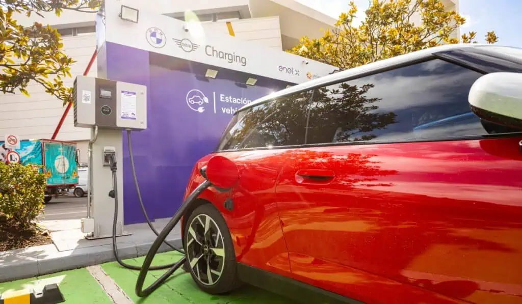 Así cambiará la operación de estaciones para carros eléctricos en Colombia: alistan nueva norma Nueva estación de carga