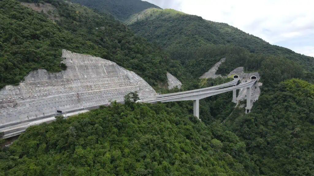 Inauguran tramo estratégico de la Autopista Conexión Pacífico 1 Portales de entrada-Túnel de Amagá. Foto: cortesía Covipacífico.