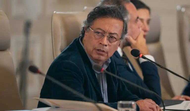 Petro habla de la cosnulta popular