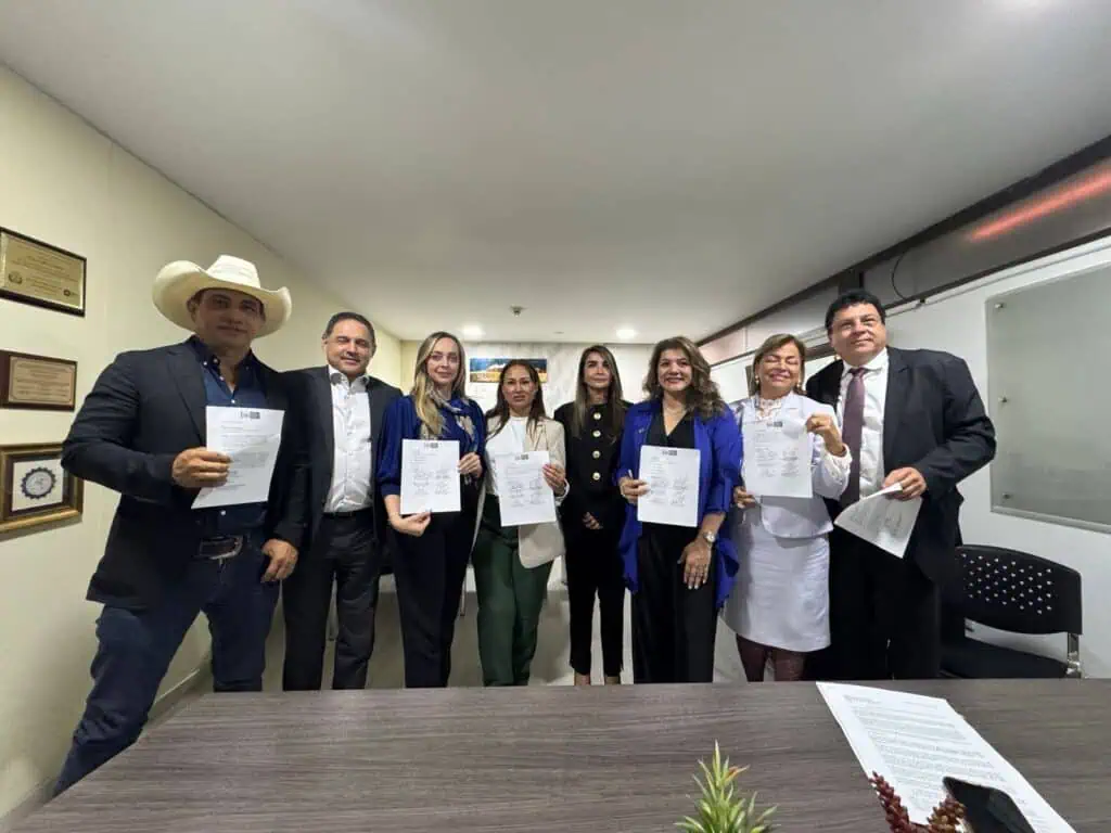 Gobierno Petro buscaría aprobar una parte de la reforma laboral vía decretos: ¿Cuáles serían? Senadores radican ponencia de archivo de reforma laboral del gobierno Petro