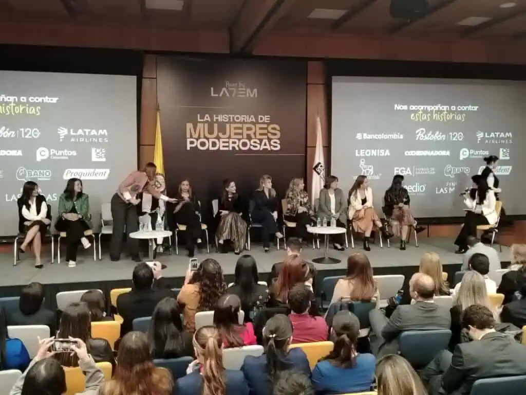 She Is My Boss, la serie de historias de mujeres influyentes en Colombia, lanzó su cuarta temporada Protagonistas de She Is My Boss en el lanzamiento de la cuarta temporada de la serie. Foto: cortesía.