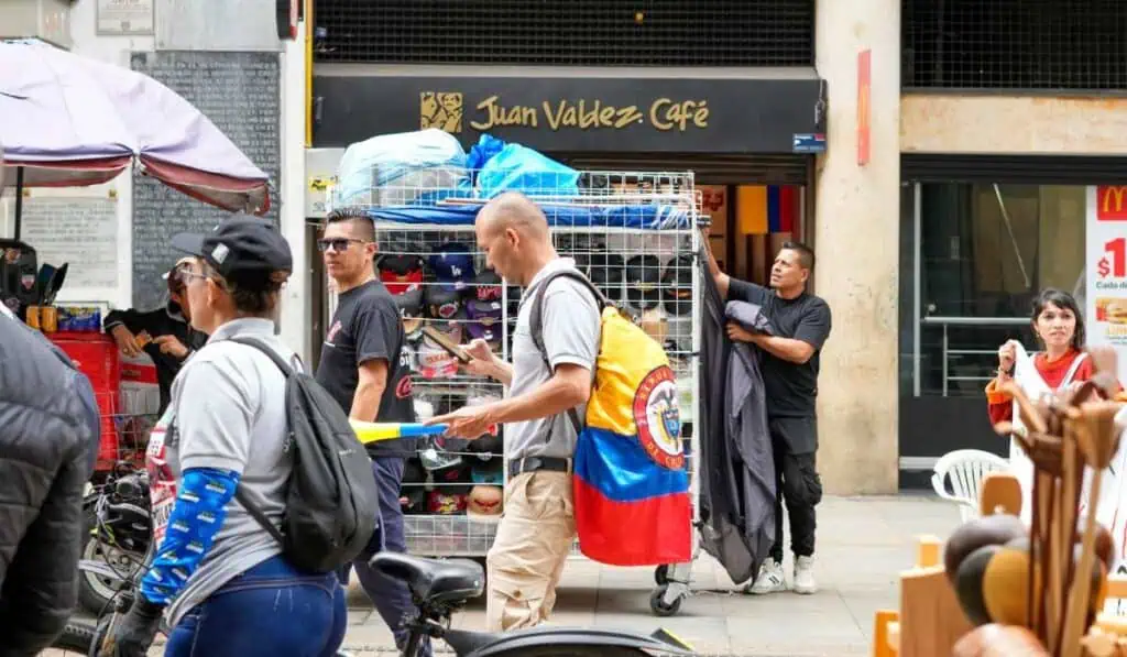 Hay nueva oposición a un aumento de dos dígitos al salario mínimo en Colombia del 2026 salario mínimo