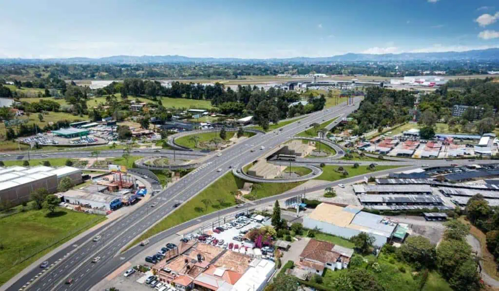 Listo tramo clave de megaobra cerca al aeropuerto José María Córdova en Antioquia Intercambio vial