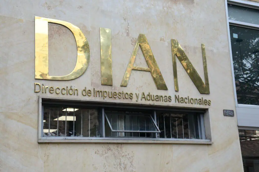 Alerta tributaria: vence plazo para informar transferencia de acciones ante la DIAN Recaudo tributario