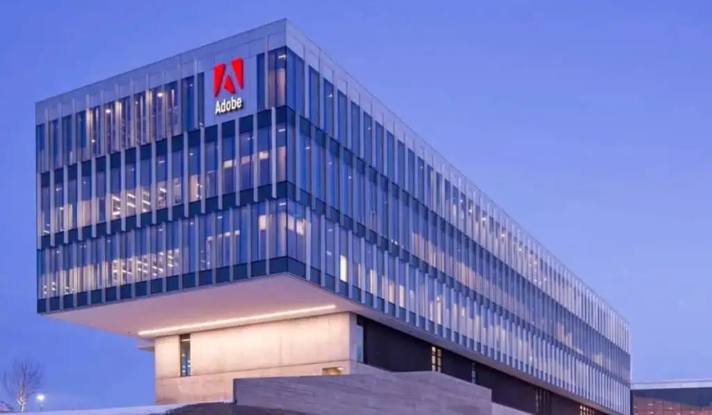 Adobe elevó resultados de primer trimestre fiscal 2025, pero no convenció al mercado Adobe