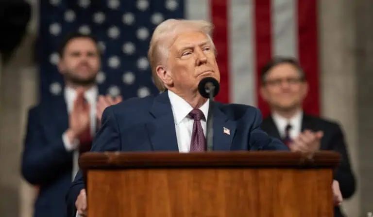 Senado de Estados Unidos aprueba plan fiscal de Trump que amplía el techo de deuda