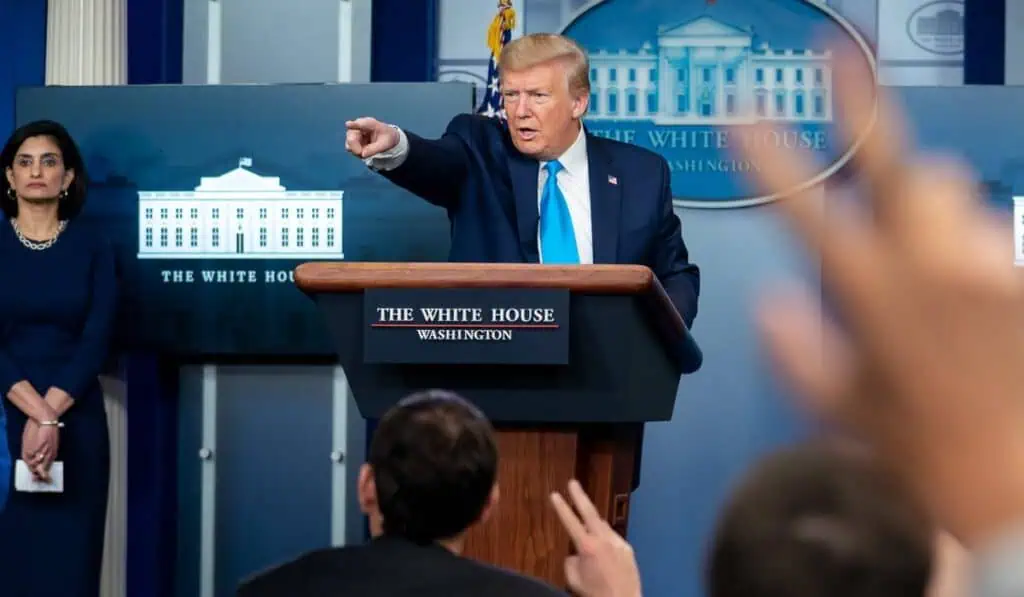 Casa Blanca confirma la inminente imposición de aranceles del 104 % a China Donald Trump