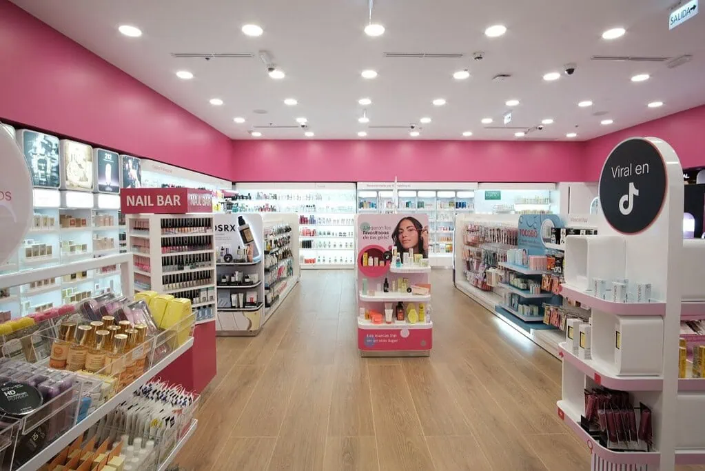 Aruma, cadena de belleza peruana, llegó a Colombia como parte de su estrategia de crecimiento regional Aruma, tienda peruana