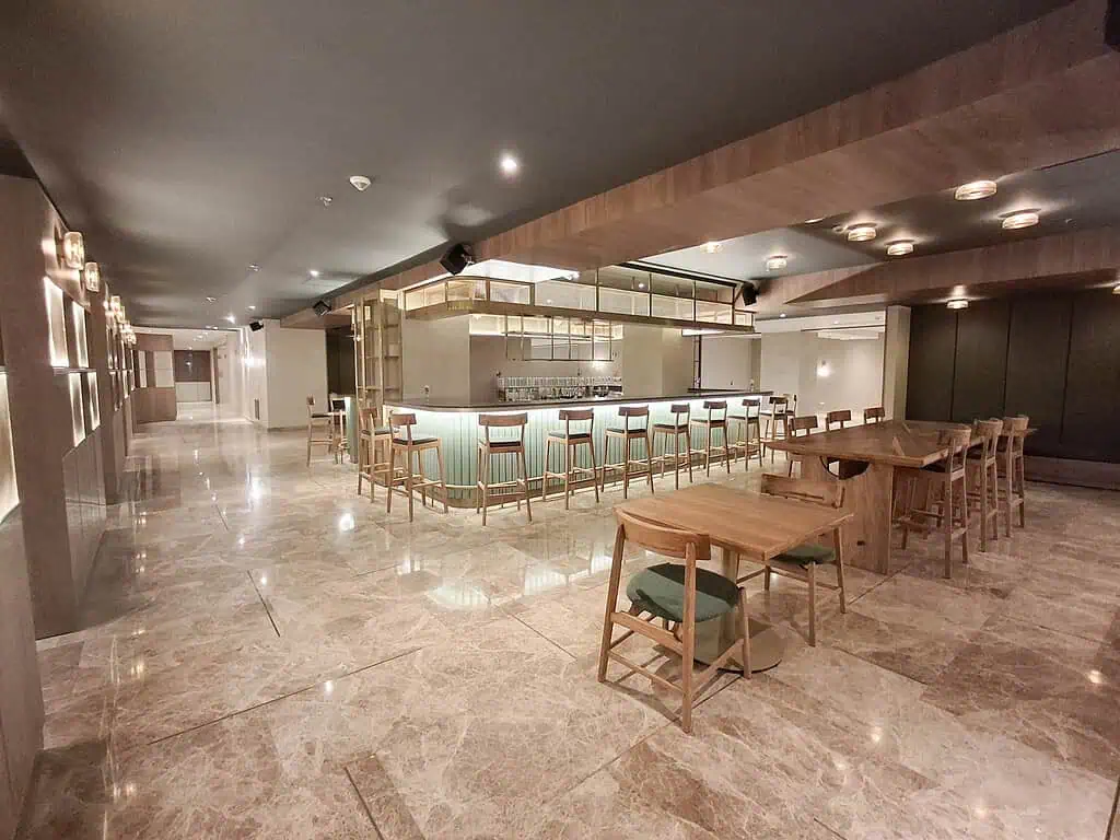 Entrevista | Tras millonaria renovación, el Hotel Tequendama le apuesta a turistas internacionales y corporativos Bar del Four Points by Sheraton Bogotá Tequendama. Foto: cortesía.