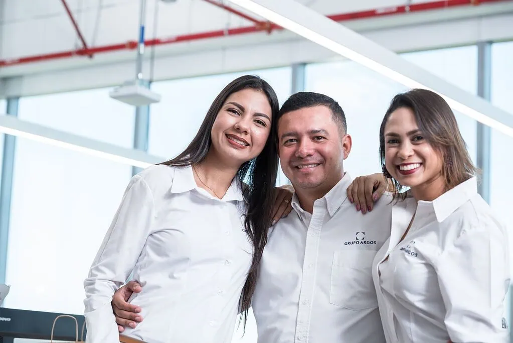 Grupo Argos ha patrocinado programas de posgrados para el desarrollo profesional de más de 200 colaboradores Colaboradores Grupo Argos