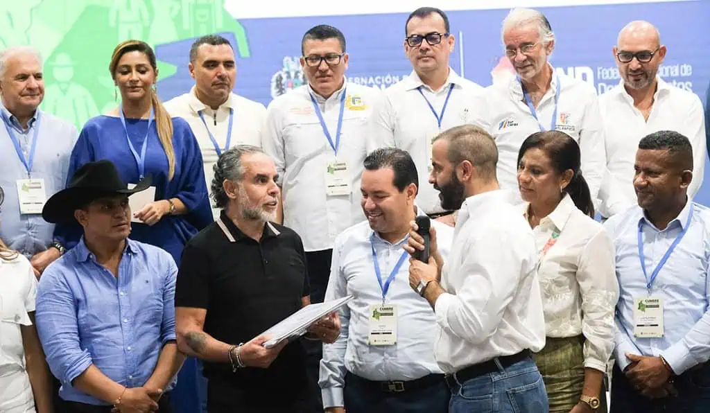 Más plata para las regiones, pero con nuevas tareas: la reforma territorial que radicó el Gobierno Cumbre de gobernadores. FND