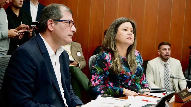 Debate de control político, izq. director ANI, Óscar Torres; ministra de Transporte, María Fernanda
