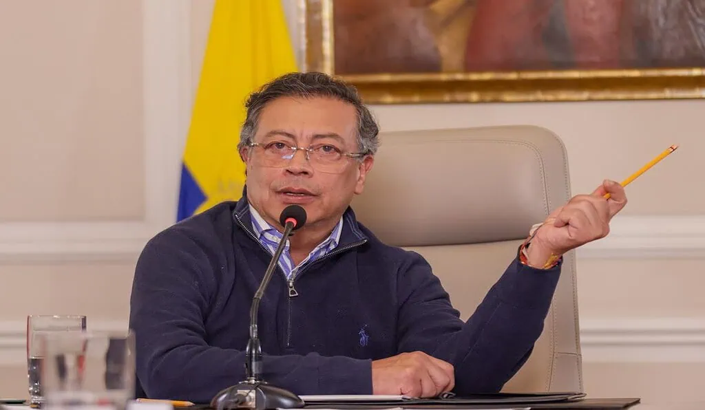 Petro usará recursos de megaproyectos viales para cubrir campaña contra la fiebre amarilla Presidente Gustavo Petro, Consejo de Ministros