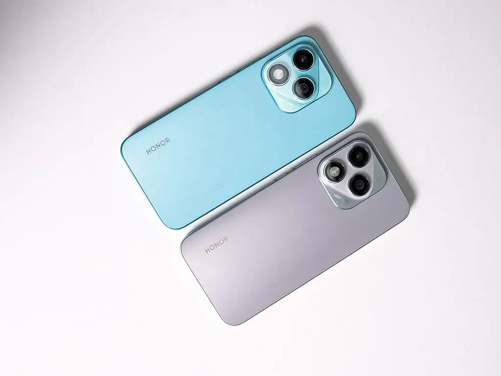 Honor lanzó nuevo celular con botón inteligente exclusivo para la cámara El Honor 400 Lite está disponible en dos colores. Foto: cortesía Honor.