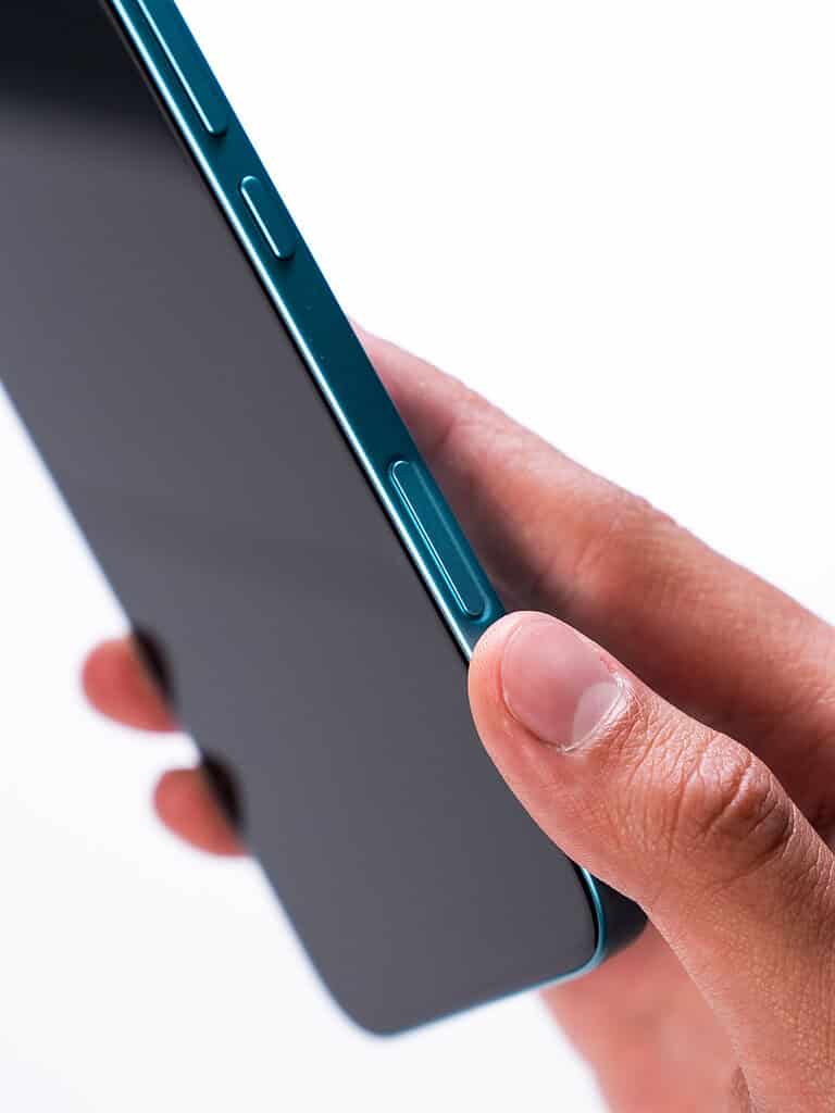 El Honor 400 Lite cuenta con un botón exclusivo para la cámara. Foto: cortesía Honor. 