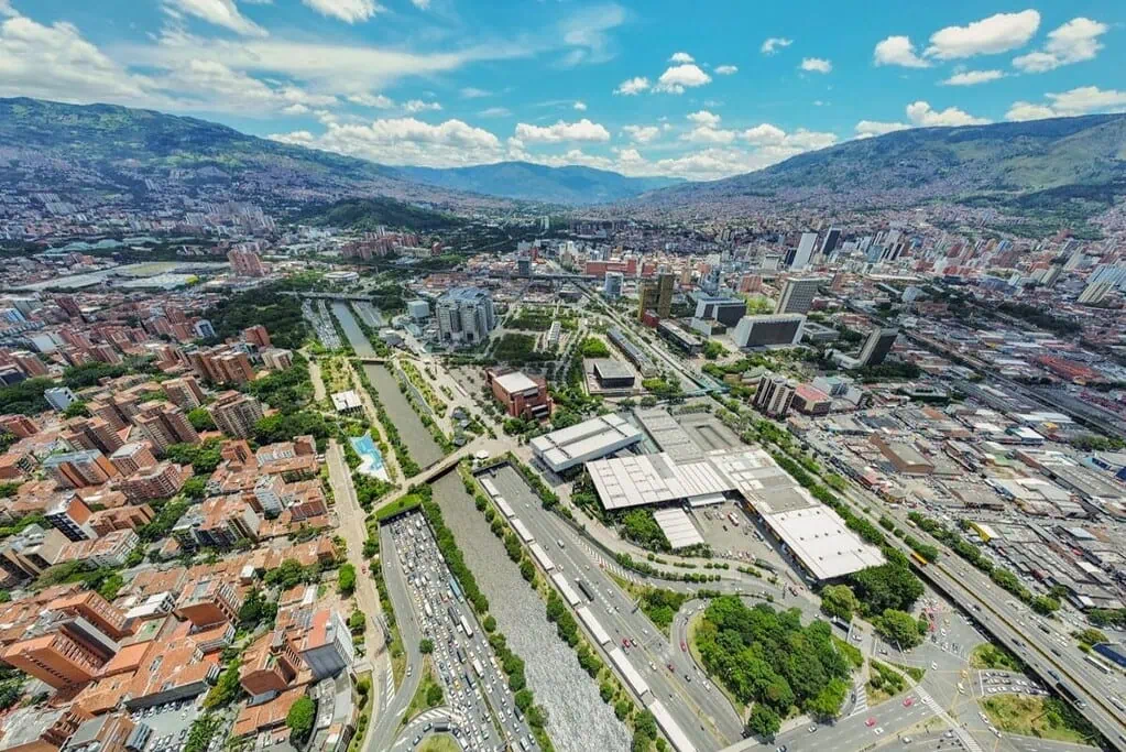 Planes de desarrollo de las principales ciudades en Colombia: ¿cuáles son las hojas de ruta al avanzar 2025? Impuesto predial Medellín
