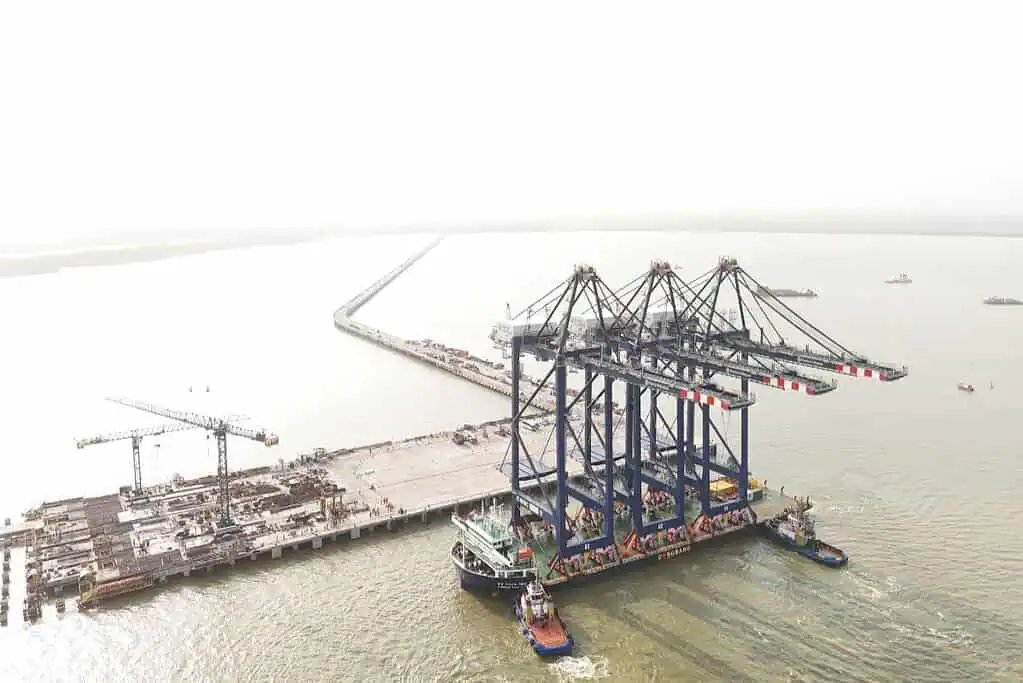 Histórico: megaproyecto Puerto Antioquia ya tiene las grúas para iniciar su operación portuaria Puerto Antioquia grúas