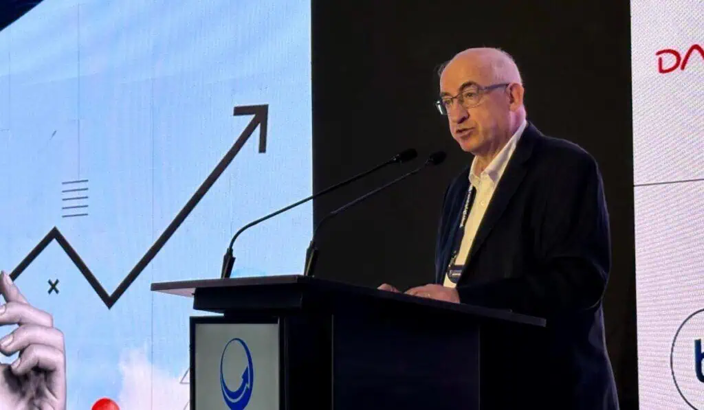 Villar del BanRep explicó factores que impiden a inflación llegar a su meta: salario mínimo tiene impacto Leonardo Villar, gerente del Banco de la República de Colombia en Congreso de Asofondos 2025.