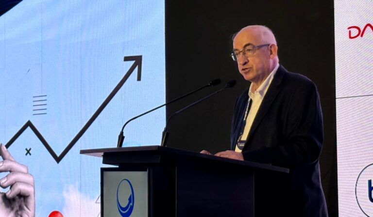 Leonardo Villar, gerente del Banco de la República de Colombia en Congreso de Asofondos 2025.