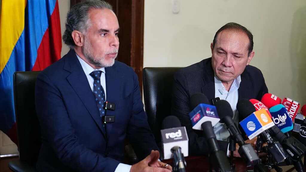 Ministro del Interior, Armando Benedetti y ministro de Trabajo, Antonio Sanguino