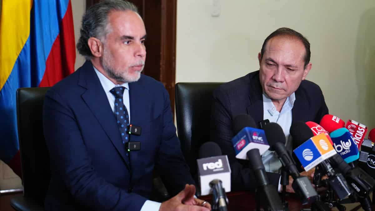 Ministro del Interior, Armando Benedetti y ministro de Trabajo, Antonio Sanguino