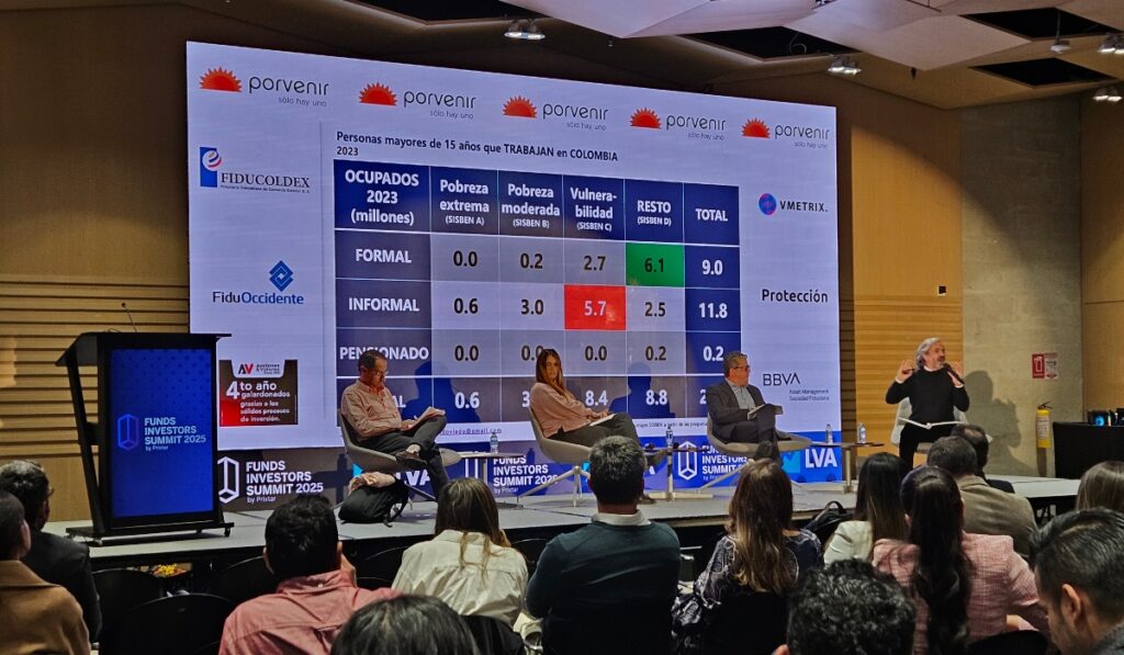Panel de precandidatos y actores políticos en el FIS