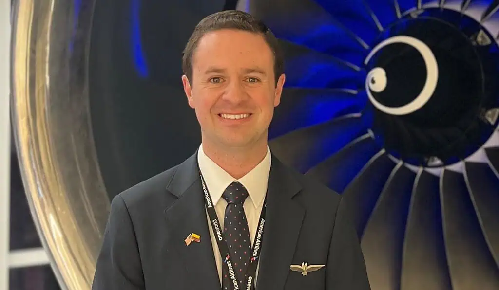 La historia de Santiago Escobar, primer oficial colombiano de American Airlines Santiago Escobar
