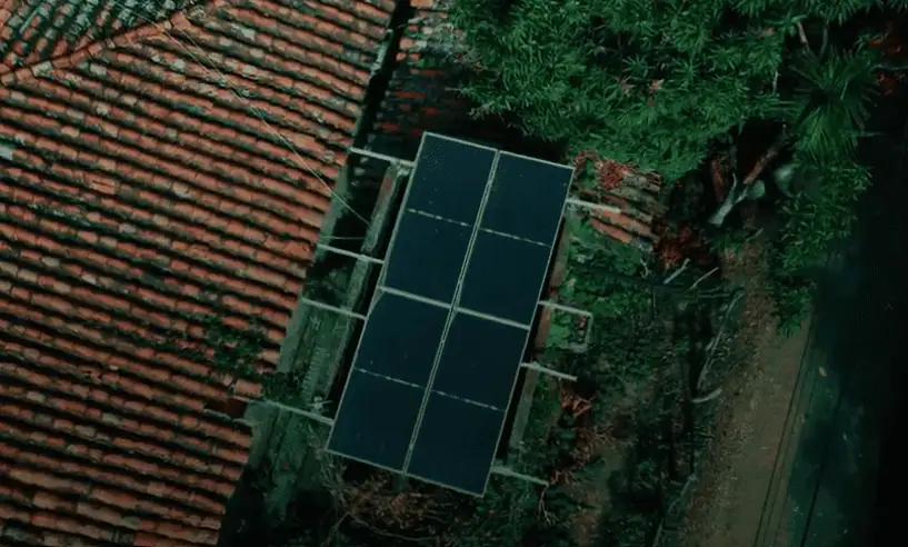 Batería de un Volvo fue reutilizada para generar energía solar en ecoaldea Batería de un Volvo fue reutilizada para generar energía solar en ecoaldea