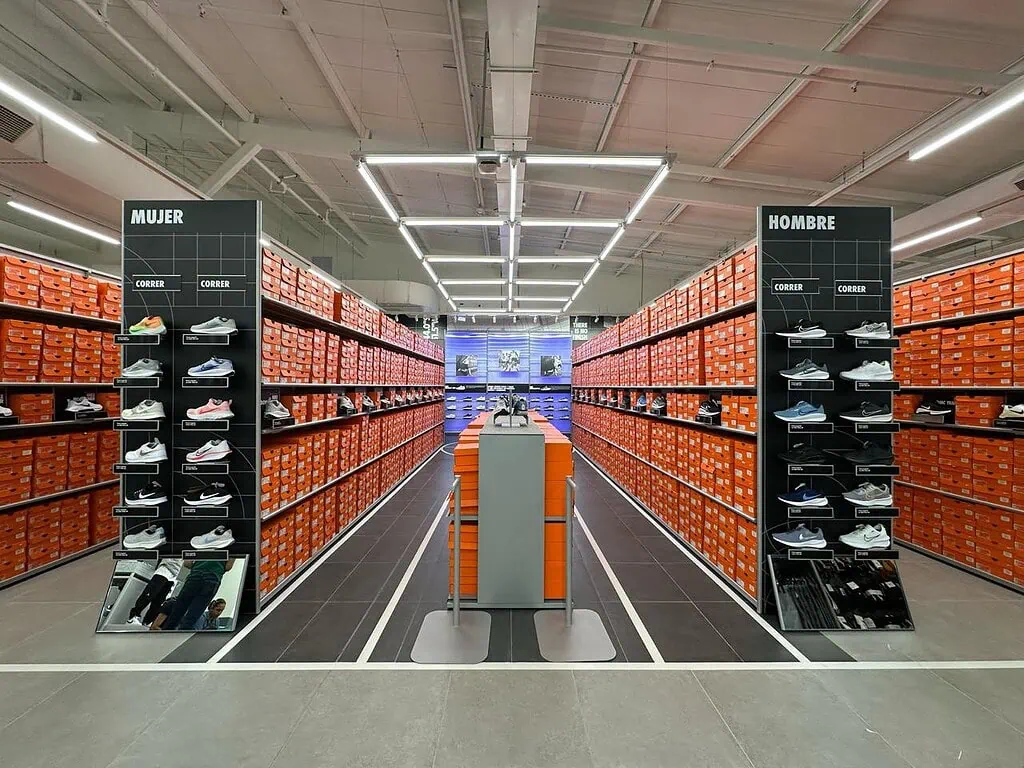 Así es la nueva tienda de Nike en Cali, la tercera en el país con el concepto Unite: Hay más de 1.400 referencias En el establecimiento se puede encontrar variedad en calzado para niños, mujeres y hombres. Foto: cortesía Nike.