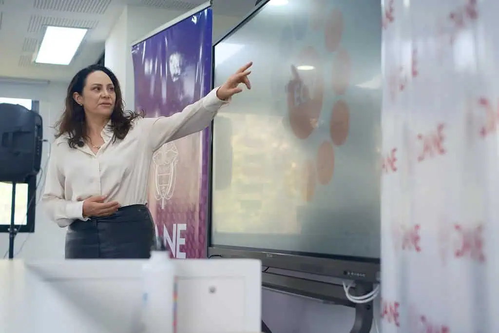 Coberturas en salud y educación formal aumentaron en Colombia en 2024; hay nuevos retos Cobertura en salud