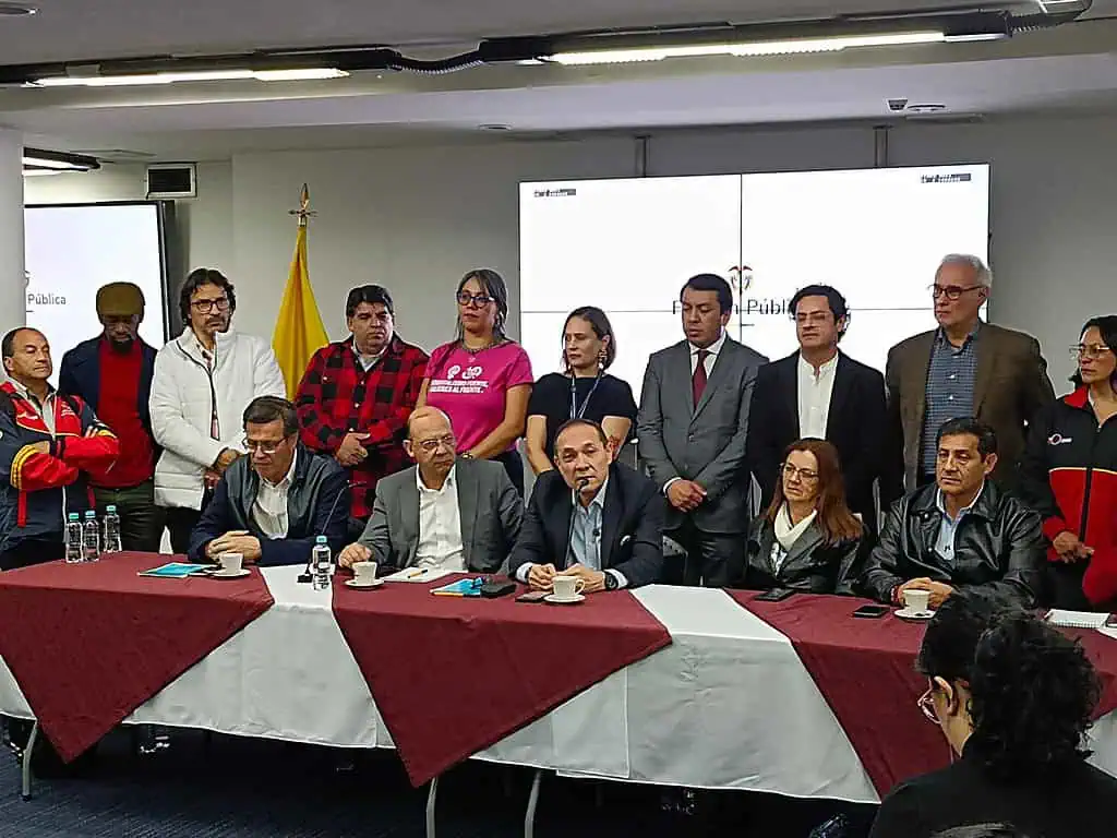 Gobierno Petro y empleados públicos lograron acuerdo para aumento salarial de 2025 aumento salarial de 2025