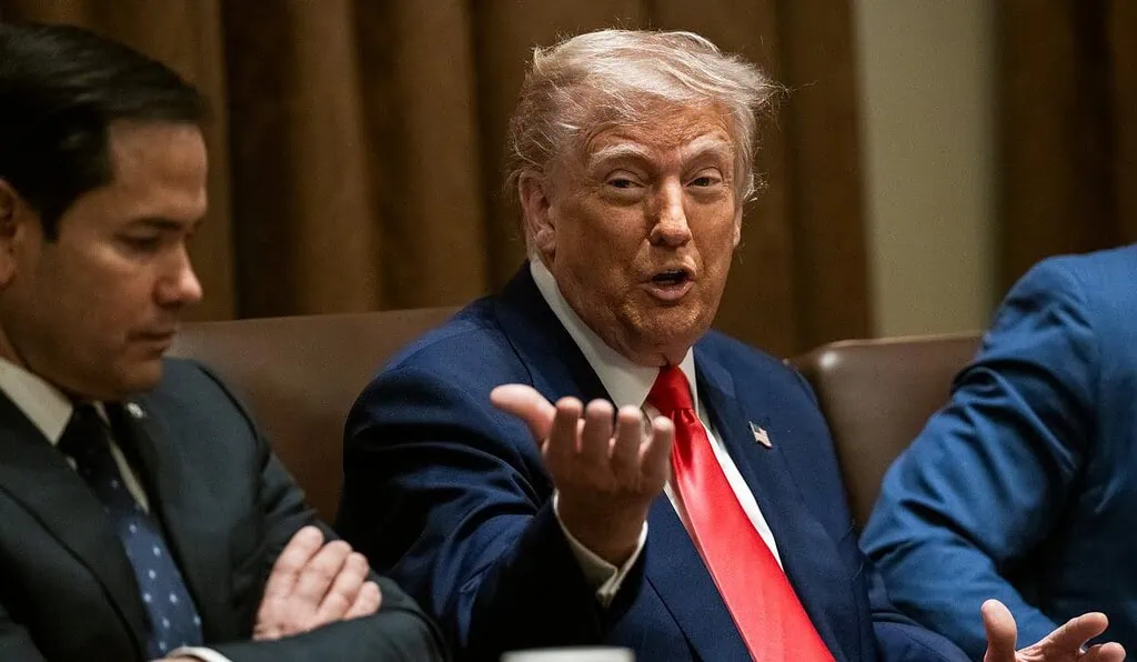 EE. UU. lanza advertencia a Colombia por nueva regulación de vehículos: frenaría todas las importaciones Donald Trump, presidente de EE. UU. Imagen: Flickr White House.