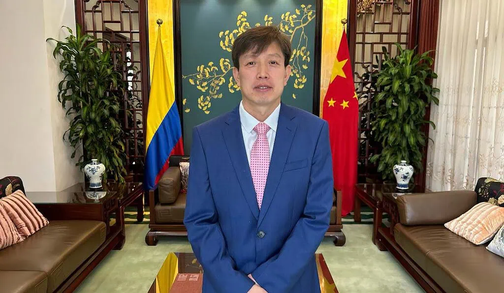Embajada de China en Colombia habla sobre aranceles de Trump: “Hay que fomentar el multilateralismo” Embajada de China en Colombia habla sobre aranceles de Trump: “Hay que fomentar el multilateralismo”