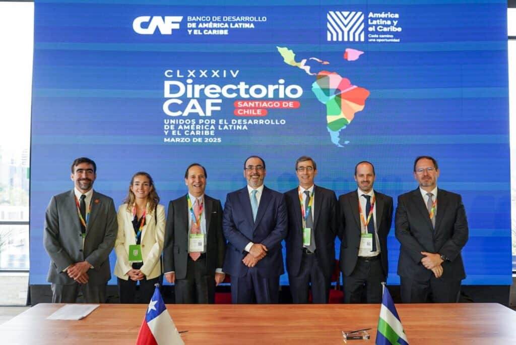 nuam y CAF firmaron memorando de entendimiento.