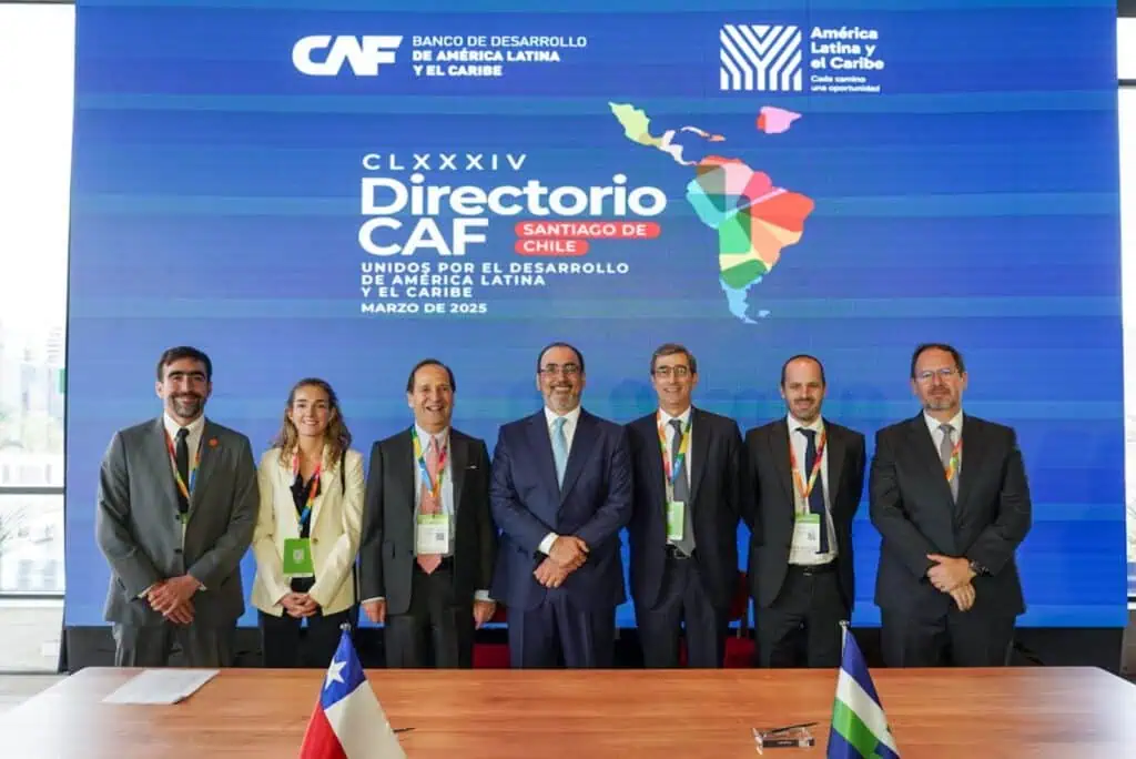 CAF y nuam firmaron alianza para desarrollar el mercado de capitales en la región nuam y CAF firmaron memorando de entendimiento.