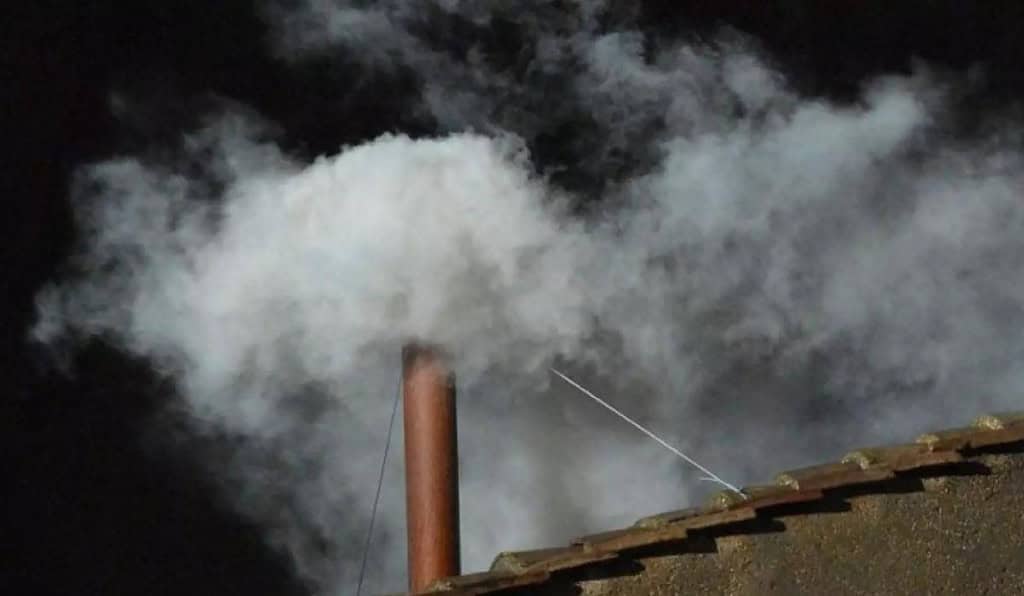 Así hacen el humo blanco que anuncia elección del Papa