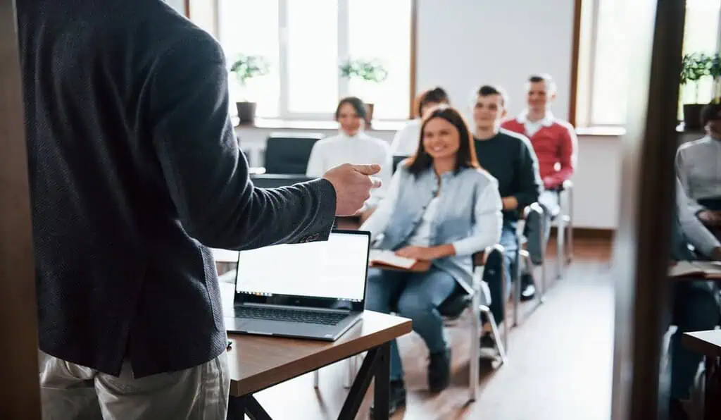 Compensar ofrece formación gratuita para empleados de empresas en Colombia: ¿en qué consiste el programa? Compensar