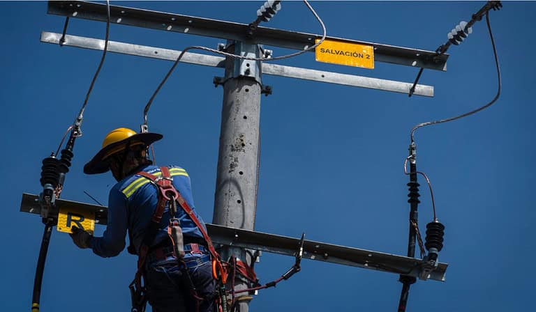 Demanda de energía eléctrica global crecería con fuerza en 2025 y 2026 pese a vientos económicos adversos
